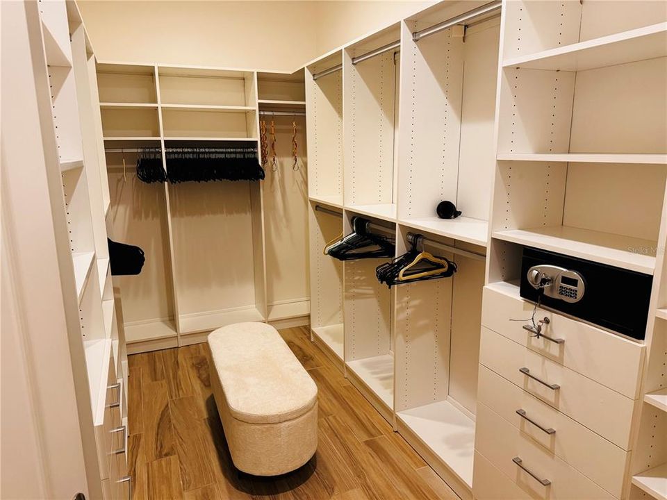 出租: $5,200 (4 贝兹, 3 浴室, 2267 平方英尺)