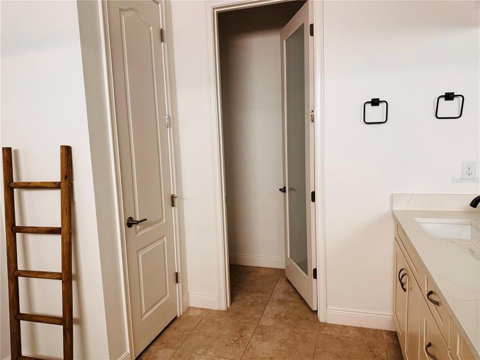 出租: $5,200 (4 贝兹, 3 浴室, 2267 平方英尺)