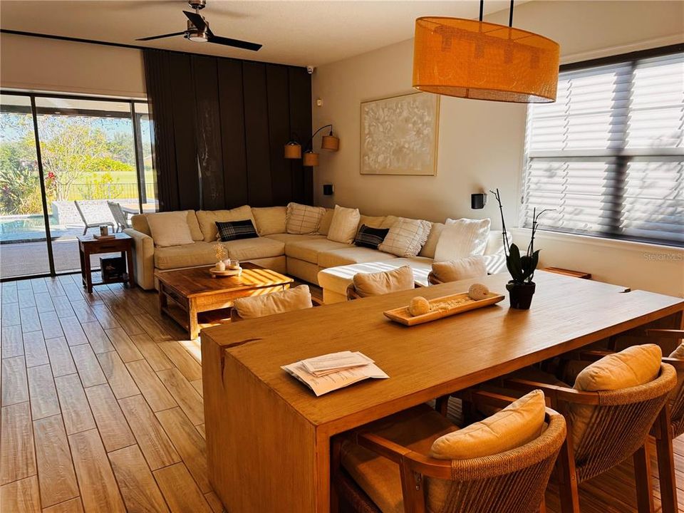 出租: $5,200 (4 贝兹, 3 浴室, 2267 平方英尺)