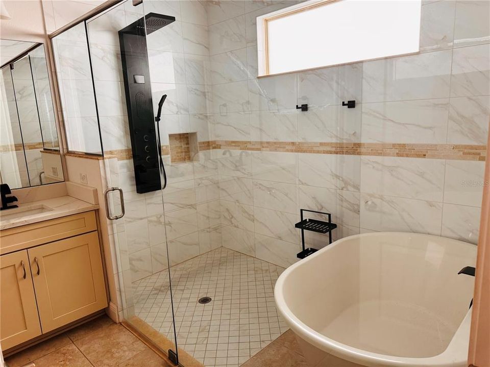 出租: $5,200 (4 贝兹, 3 浴室, 2267 平方英尺)