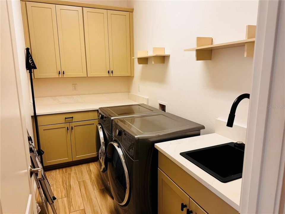 出租: $5,200 (4 贝兹, 3 浴室, 2267 平方英尺)