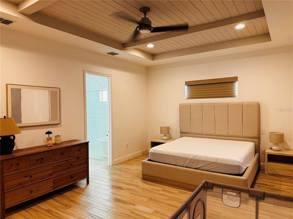 出租: $5,200 (4 贝兹, 3 浴室, 2267 平方英尺)