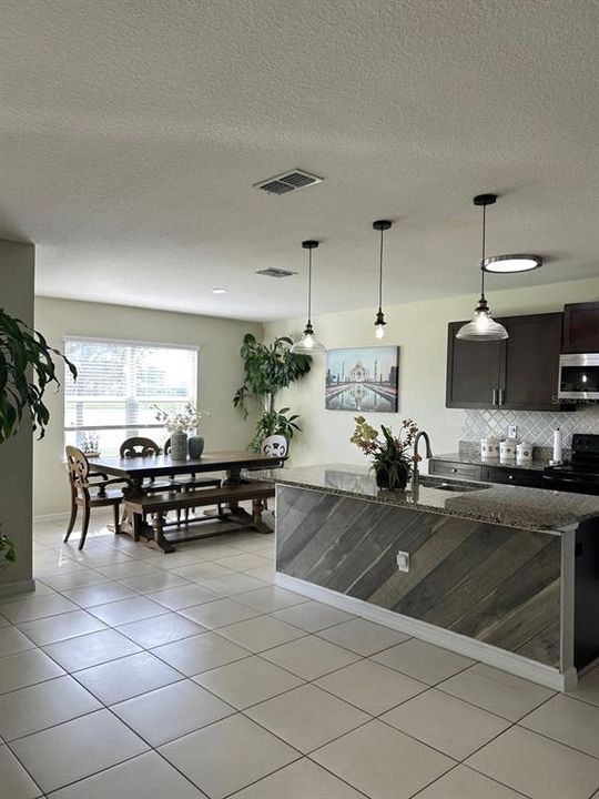 待售: $464,700 (4 贝兹, 2 浴室, 2339 平方英尺)