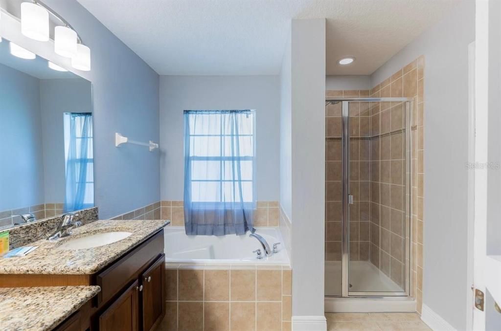 待售: $349,999 (4 贝兹, 2 浴室, 1862 平方英尺)