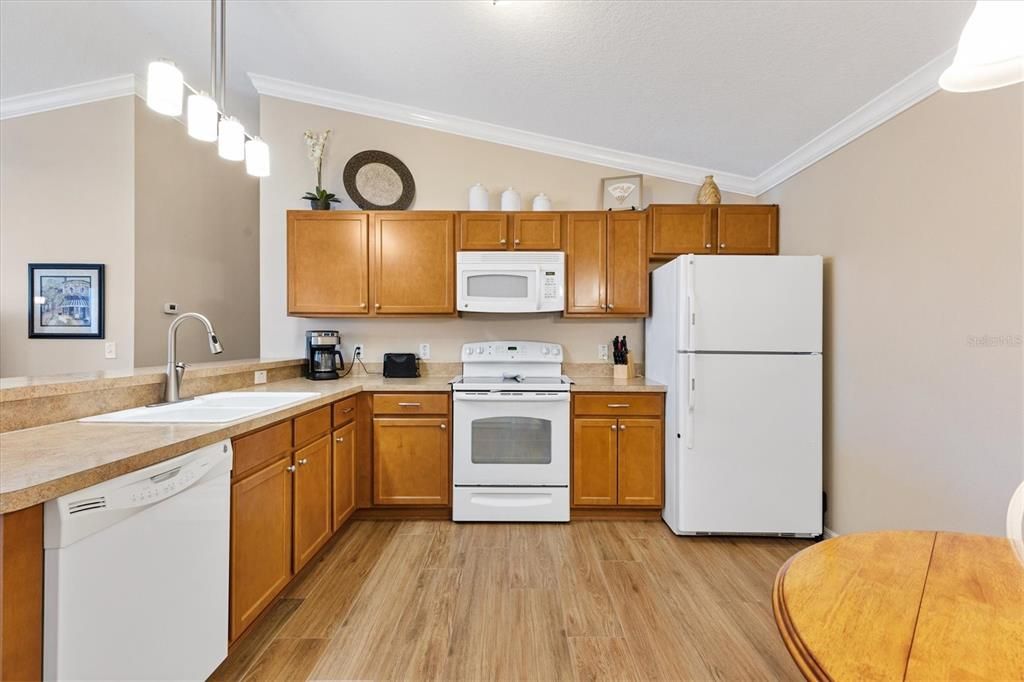 待售: $299,000 (2 贝兹, 2 浴室, 1156 平方英尺)