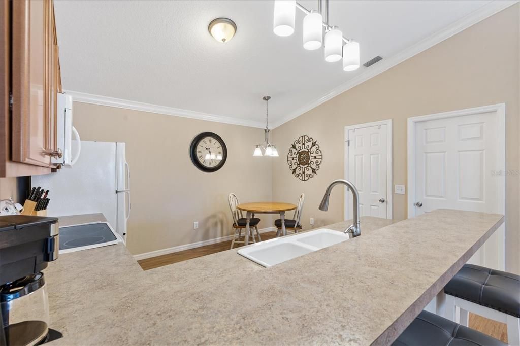 待售: $299,000 (2 贝兹, 2 浴室, 1156 平方英尺)