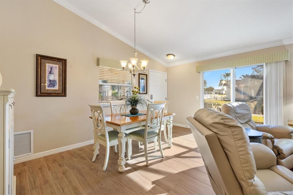 待售: $299,000 (2 贝兹, 2 浴室, 1156 平方英尺)