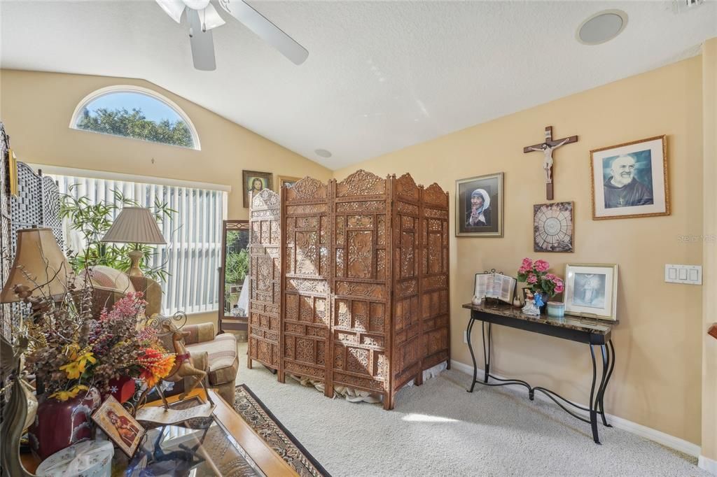 En Venta: $620,000 (4 camas, 2 baños, 2578 Pies cuadrados)