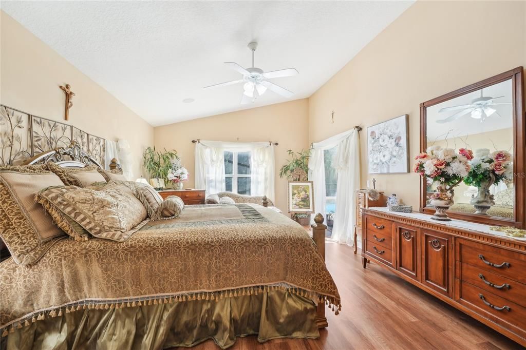 En Venta: $620,000 (4 camas, 2 baños, 2578 Pies cuadrados)