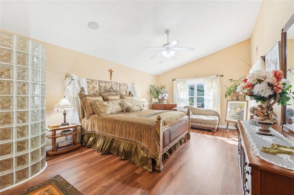 En Venta: $620,000 (4 camas, 2 baños, 2578 Pies cuadrados)