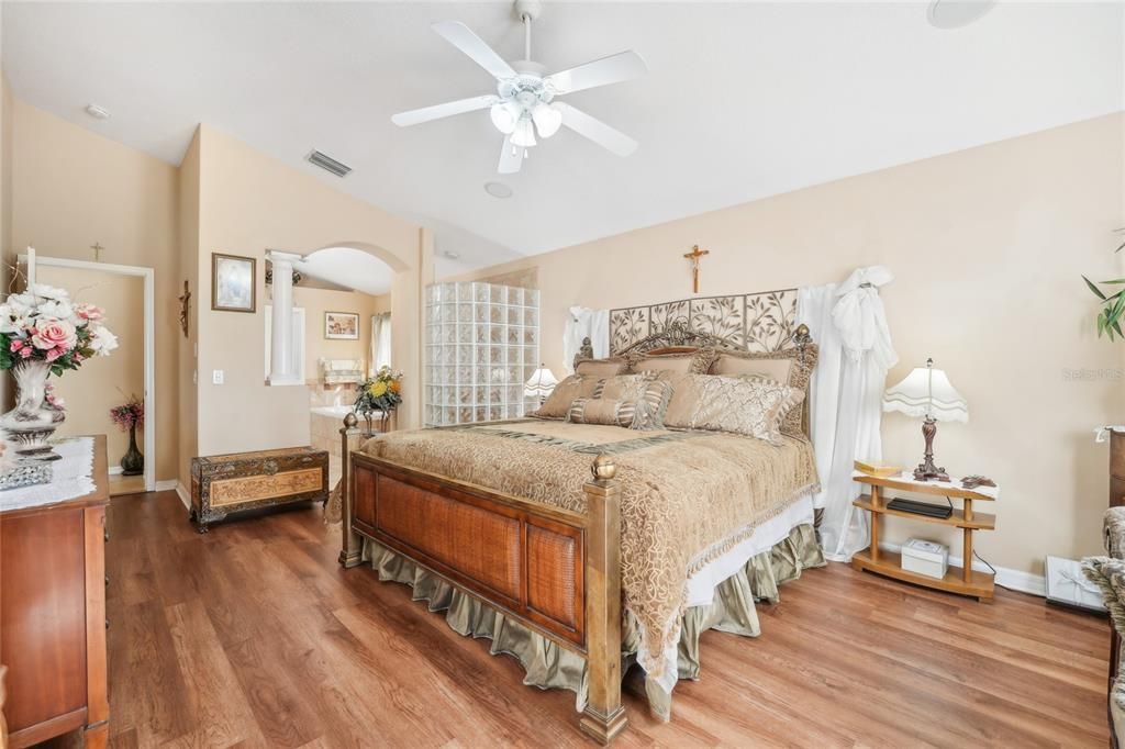 En Venta: $620,000 (4 camas, 2 baños, 2578 Pies cuadrados)