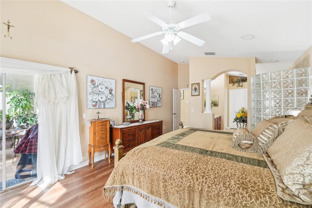 En Venta: $620,000 (4 camas, 2 baños, 2578 Pies cuadrados)