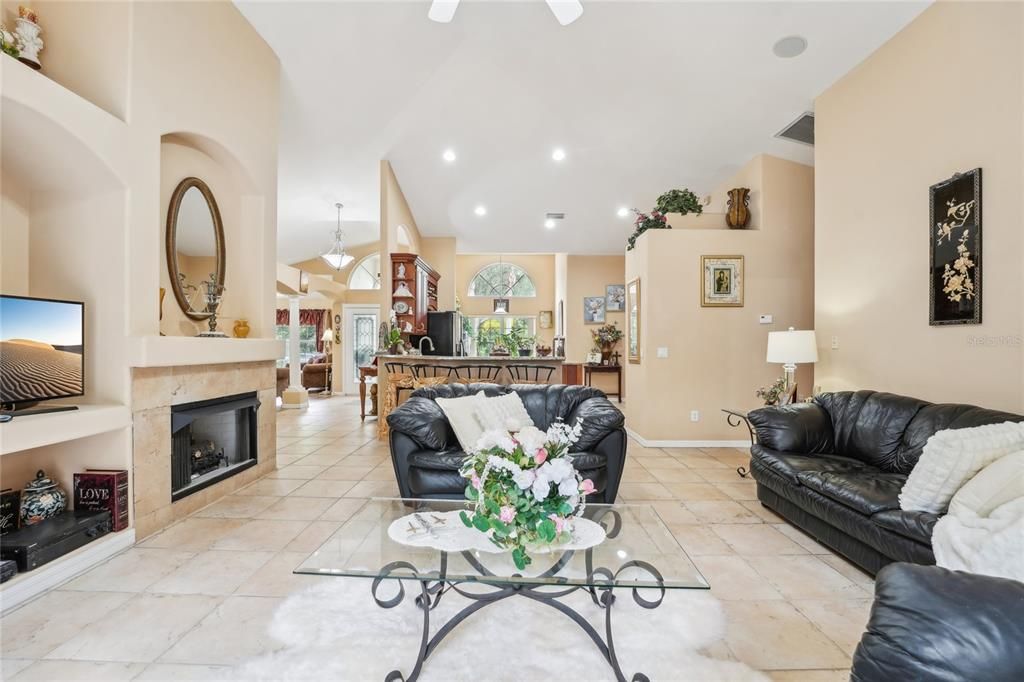 En Venta: $620,000 (4 camas, 2 baños, 2578 Pies cuadrados)