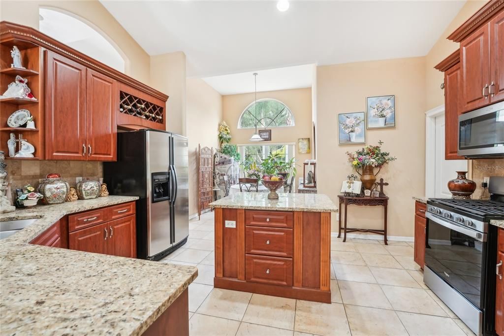 En Venta: $620,000 (4 camas, 2 baños, 2578 Pies cuadrados)