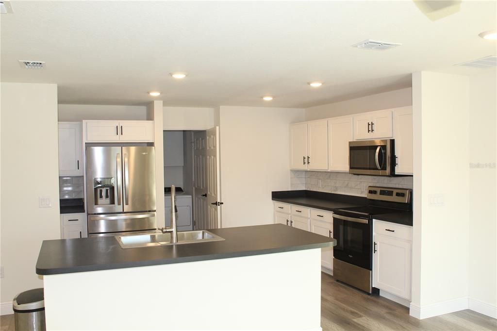 待售: $310,000 (4 贝兹, 2 浴室, 1811 平方英尺)