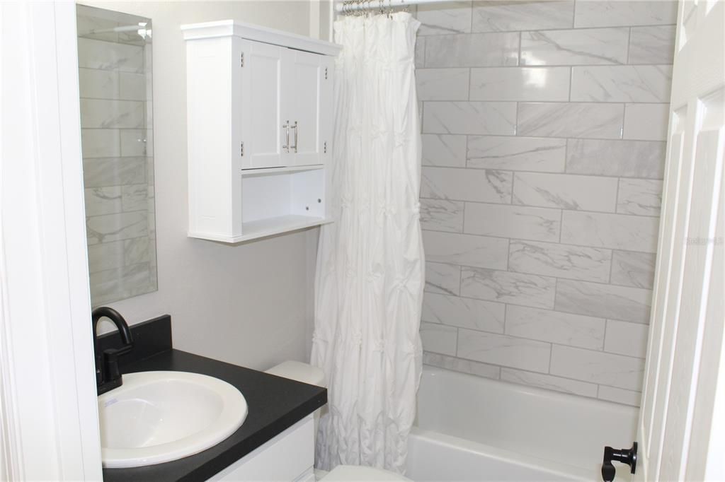 待售: $310,000 (4 贝兹, 2 浴室, 1811 平方英尺)