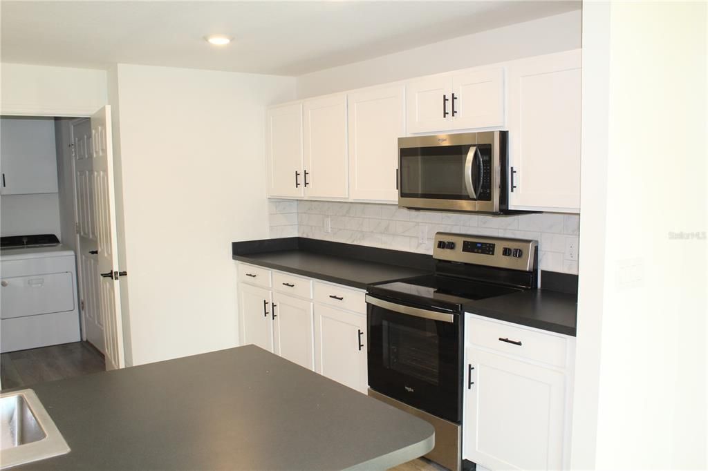 待售: $310,000 (4 贝兹, 2 浴室, 1811 平方英尺)