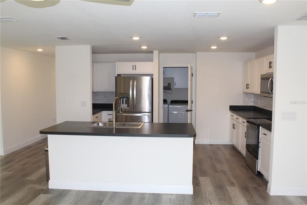 待售: $310,000 (4 贝兹, 2 浴室, 1811 平方英尺)