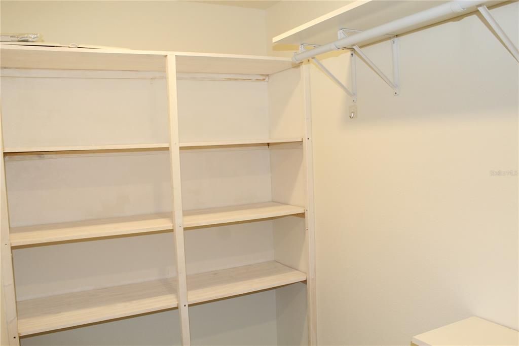 待售: $310,000 (4 贝兹, 2 浴室, 1811 平方英尺)