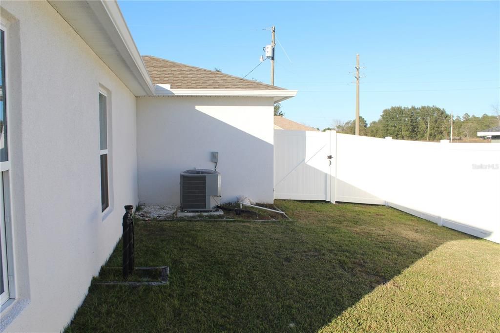 待售: $310,000 (4 贝兹, 2 浴室, 1811 平方英尺)