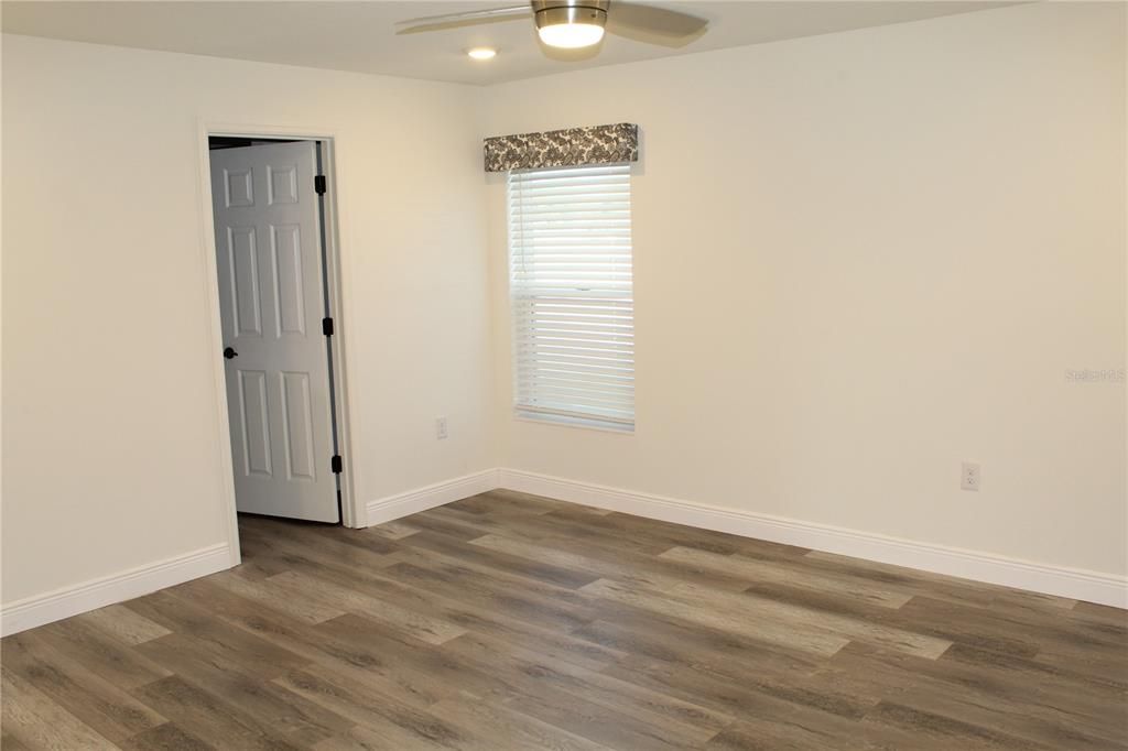 待售: $310,000 (4 贝兹, 2 浴室, 1811 平方英尺)