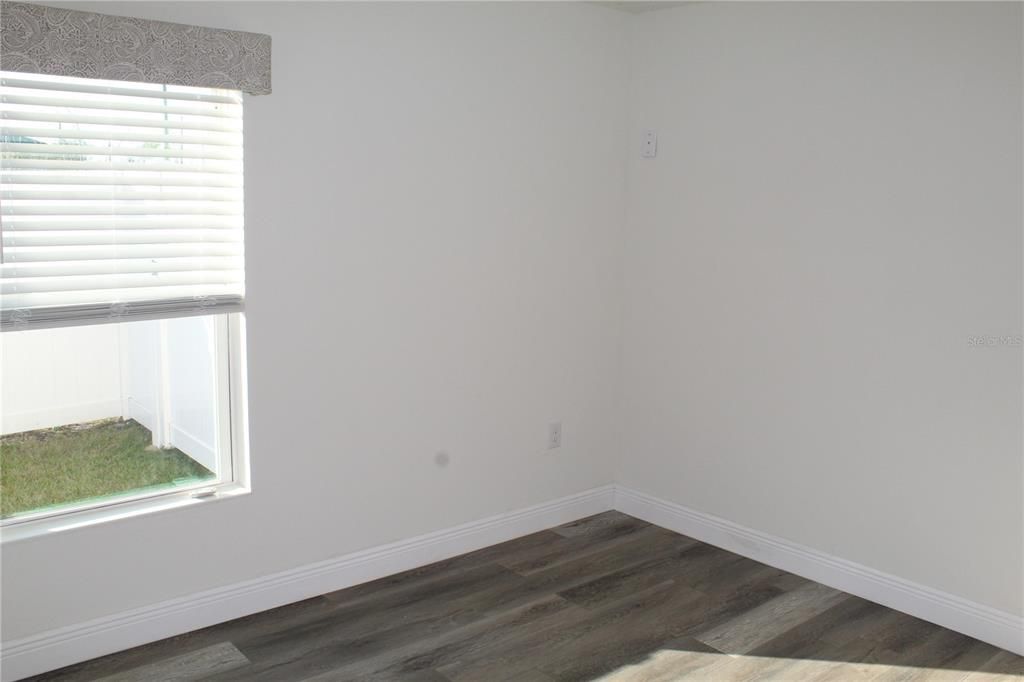 待售: $310,000 (4 贝兹, 2 浴室, 1811 平方英尺)