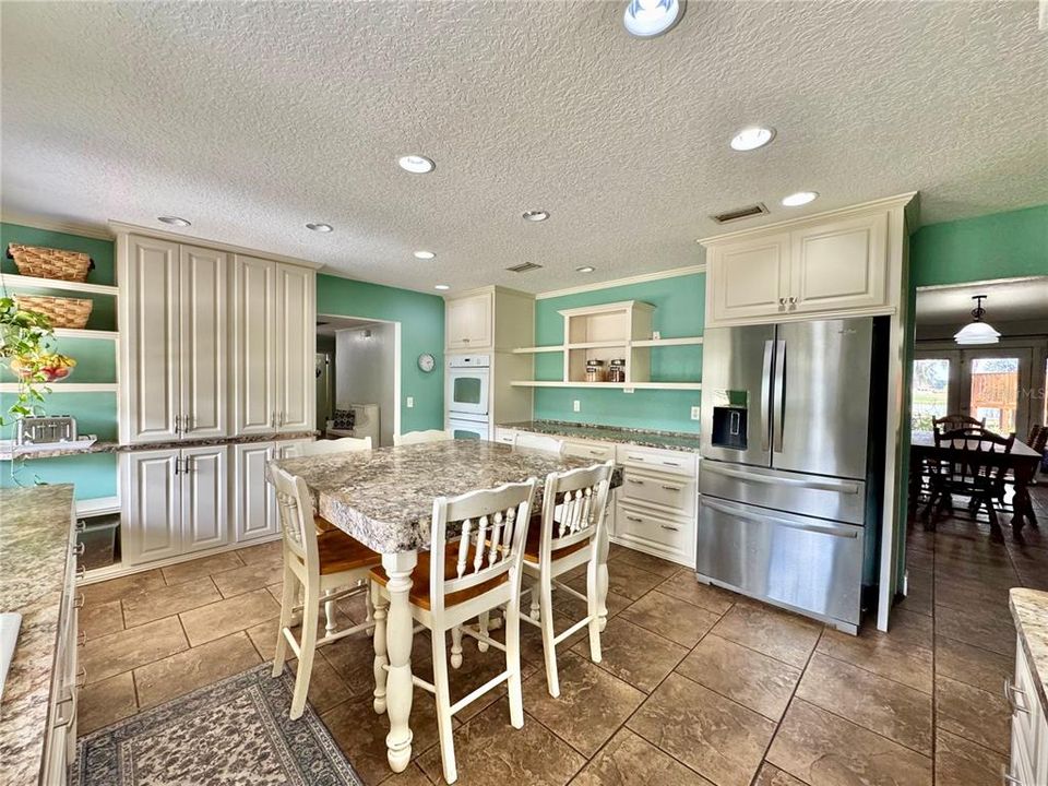 For Sale: $549,000 (5 beds, 3 baths, 2820 Square Feet)