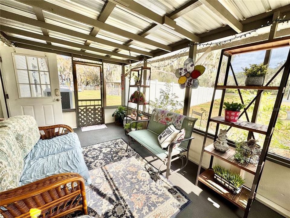 For Sale: $549,000 (5 beds, 3 baths, 2820 Square Feet)