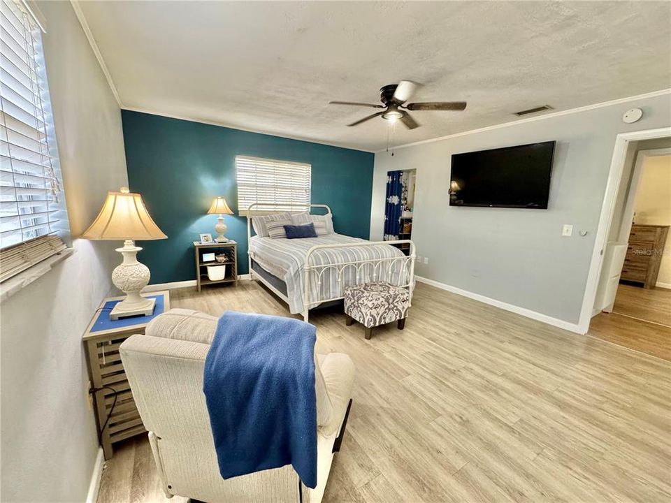 For Sale: $549,000 (5 beds, 3 baths, 2820 Square Feet)