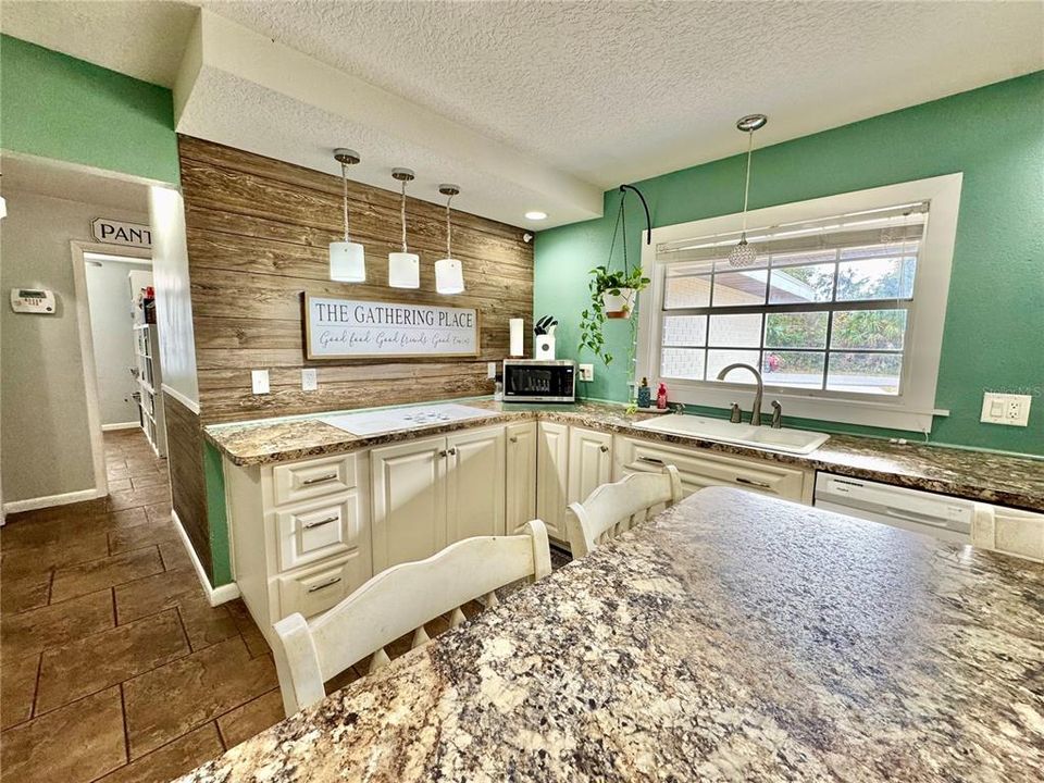 For Sale: $549,000 (5 beds, 3 baths, 2820 Square Feet)