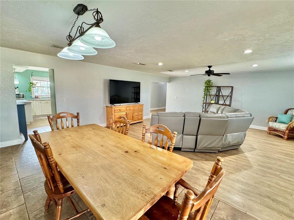 For Sale: $549,000 (5 beds, 3 baths, 2820 Square Feet)