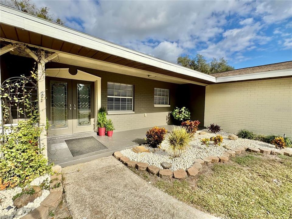 For Sale: $549,000 (5 beds, 3 baths, 2820 Square Feet)