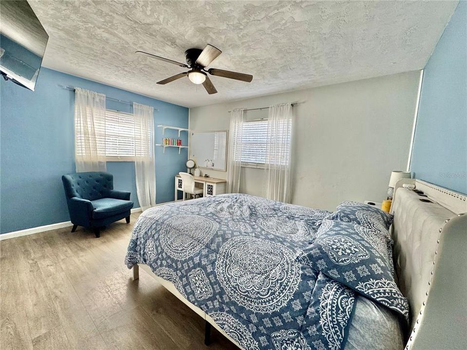 For Sale: $549,000 (5 beds, 3 baths, 2820 Square Feet)