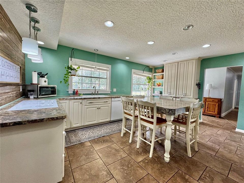 For Sale: $549,000 (5 beds, 3 baths, 2820 Square Feet)