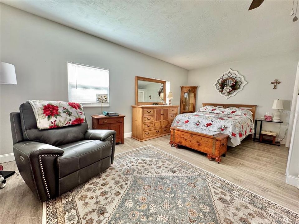 For Sale: $549,000 (5 beds, 3 baths, 2820 Square Feet)