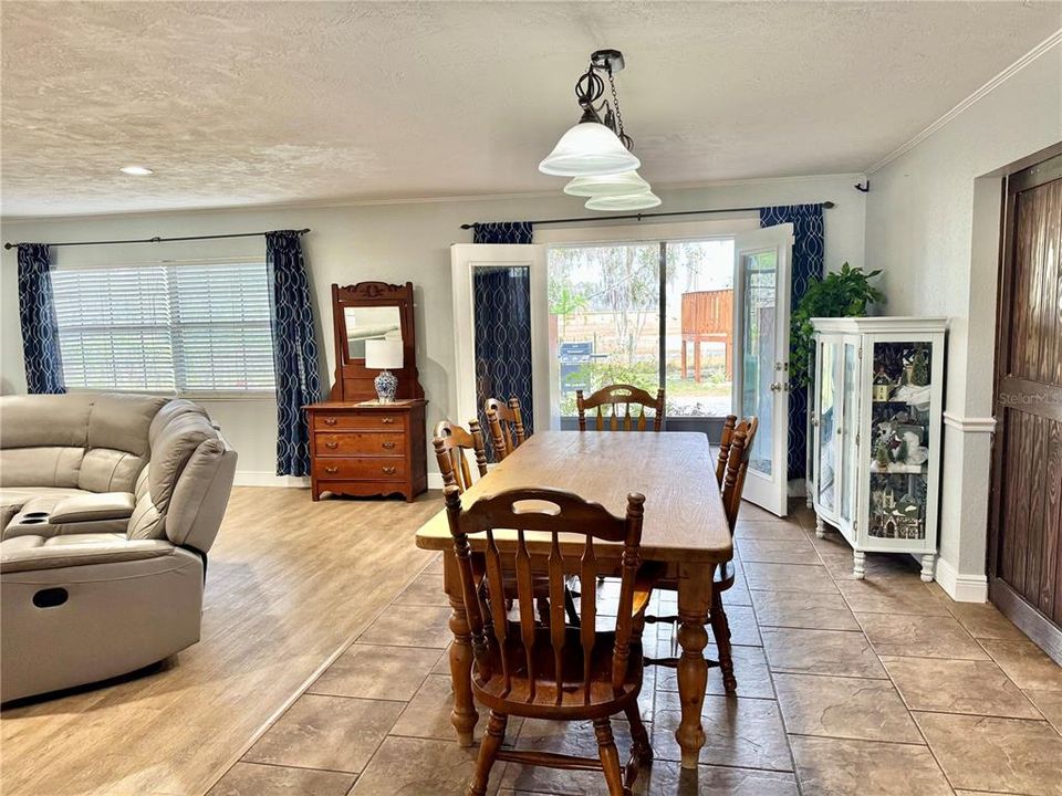 For Sale: $549,000 (5 beds, 3 baths, 2820 Square Feet)