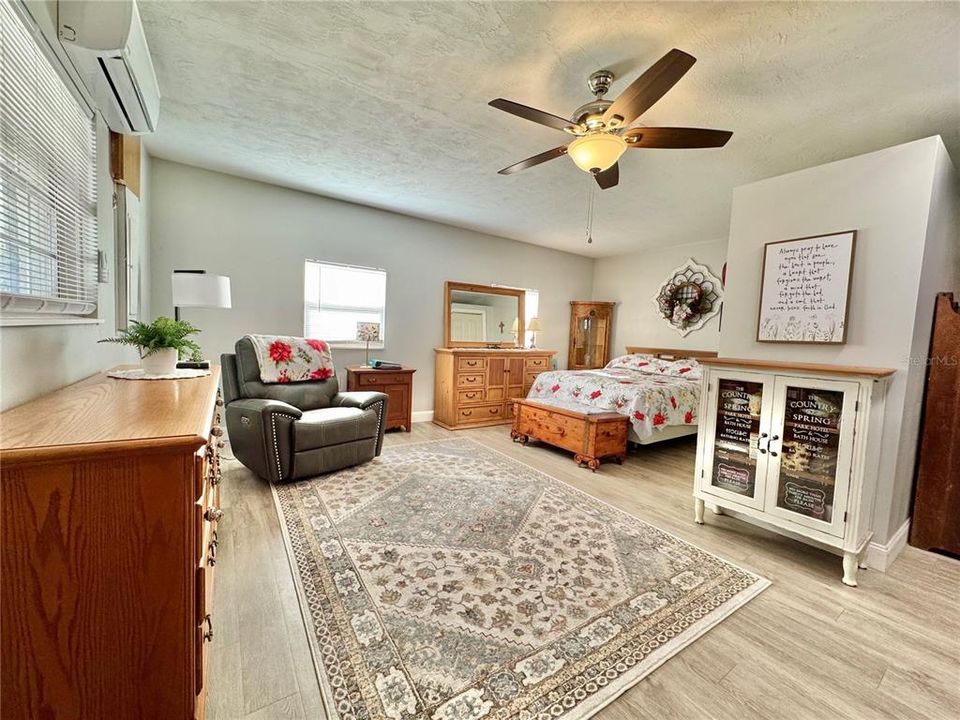 For Sale: $549,000 (5 beds, 3 baths, 2820 Square Feet)