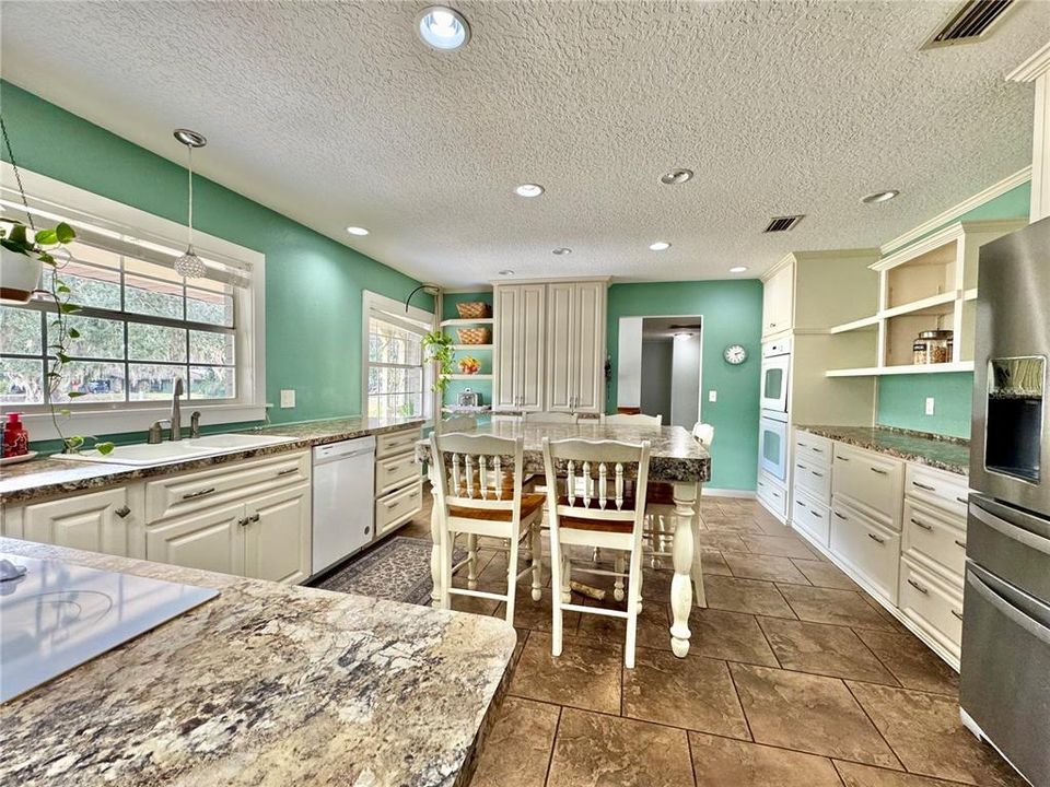 For Sale: $549,000 (5 beds, 3 baths, 2820 Square Feet)