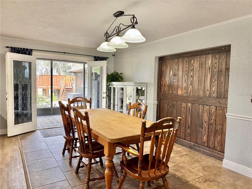 For Sale: $549,000 (5 beds, 3 baths, 2820 Square Feet)