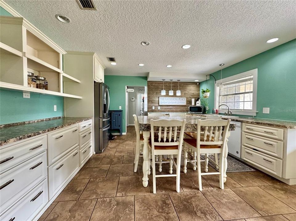 For Sale: $549,000 (5 beds, 3 baths, 2820 Square Feet)