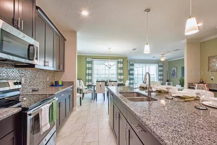 En Venta: $639,900 (6 camas, 5 baños, 3291 Pies cuadrados)