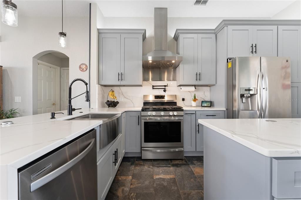 For Rent: $2,680 (3 beds, 2 baths, 2200 Square Feet)