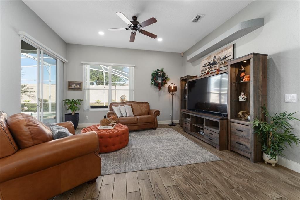 For Rent: $2,680 (3 beds, 2 baths, 2200 Square Feet)