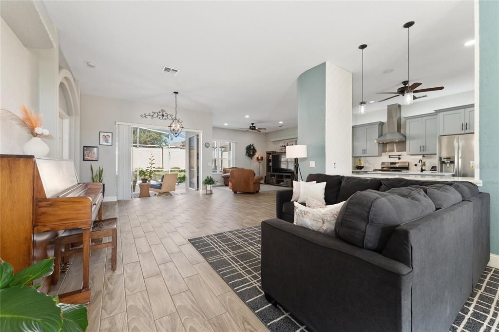 For Rent: $2,680 (3 beds, 2 baths, 2200 Square Feet)