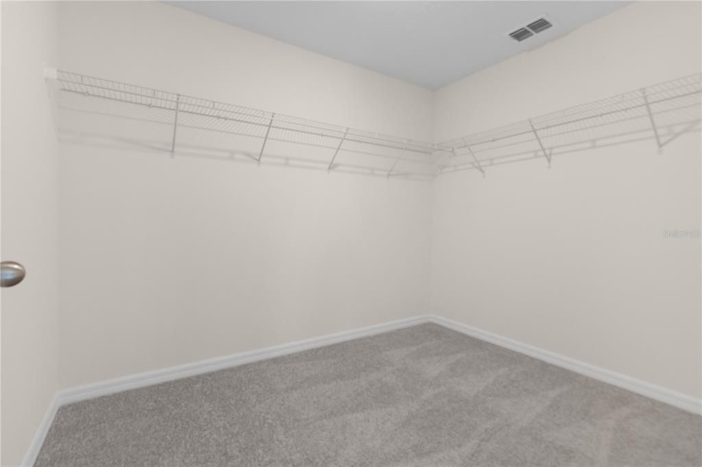 For Rent: $1,950 (4 beds, 2 baths, 2104 Square Feet)