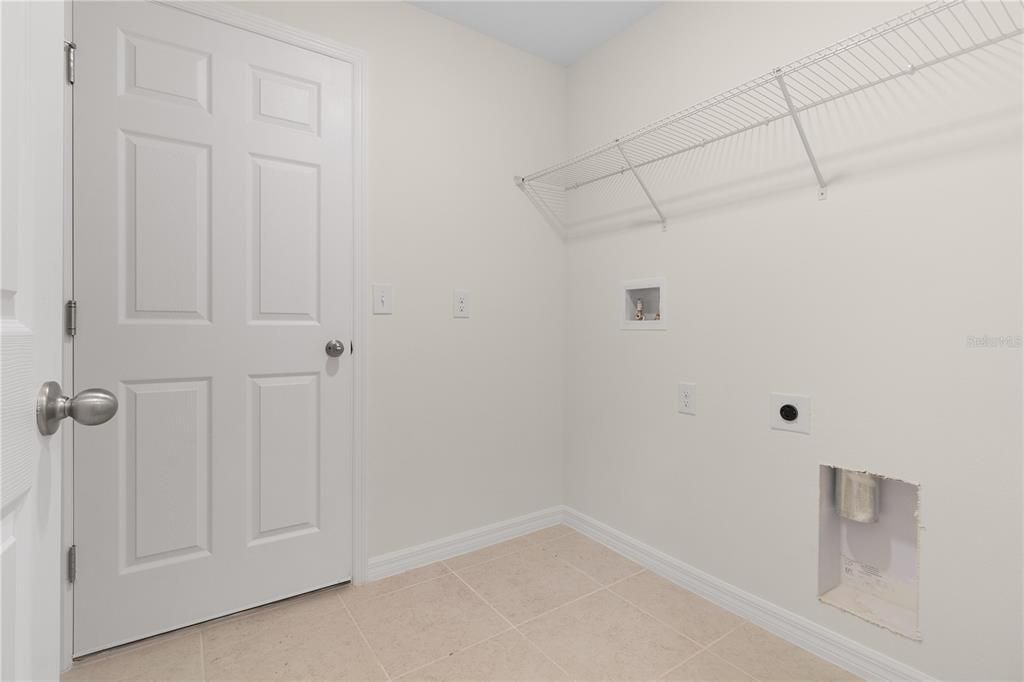 For Rent: $1,950 (4 beds, 2 baths, 2104 Square Feet)