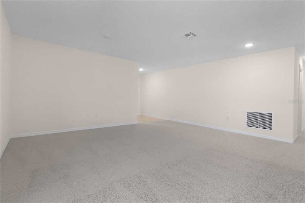 For Rent: $1,950 (4 beds, 2 baths, 2104 Square Feet)