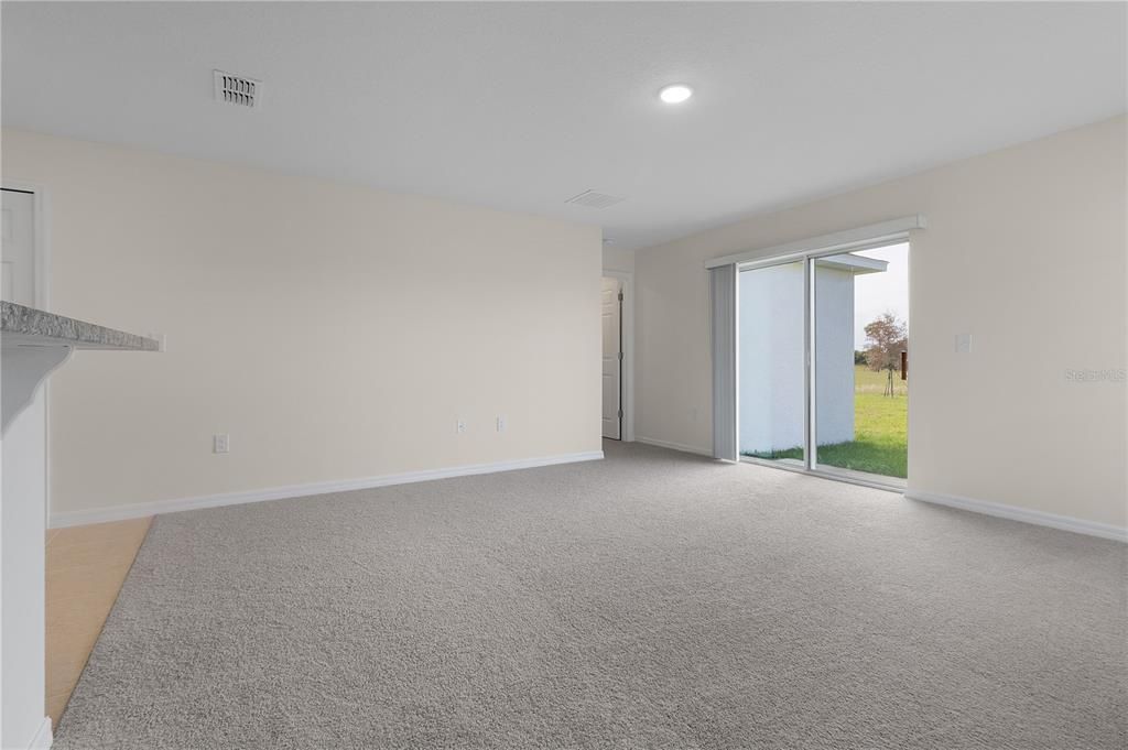 For Rent: $1,950 (4 beds, 2 baths, 2104 Square Feet)