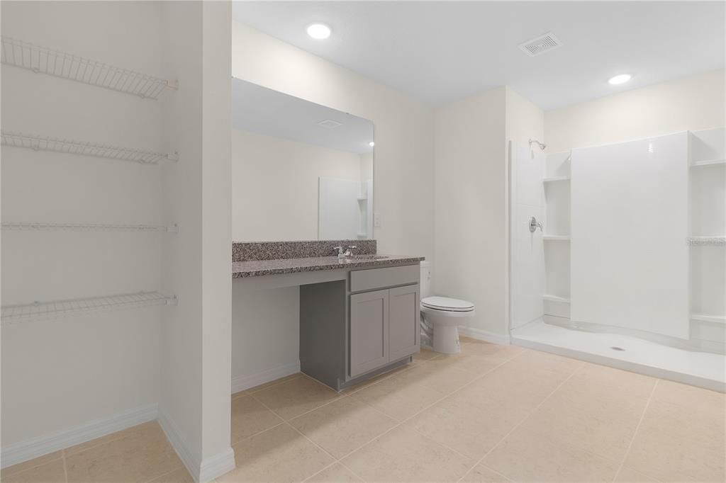 For Rent: $1,950 (4 beds, 2 baths, 2104 Square Feet)