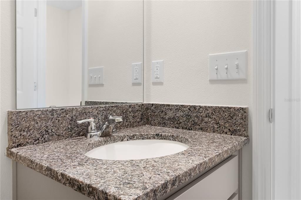 For Rent: $1,950 (4 beds, 2 baths, 2104 Square Feet)